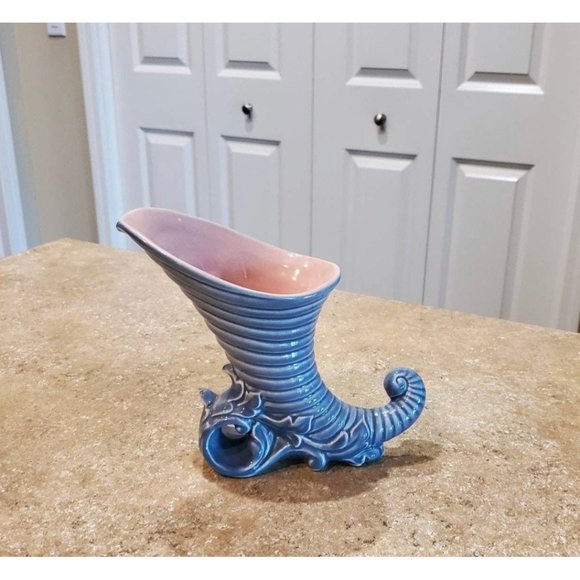 Vintage Red Wing #1095 Blue and Pink Lined Cornucopia Vase - Picture 5 of 6